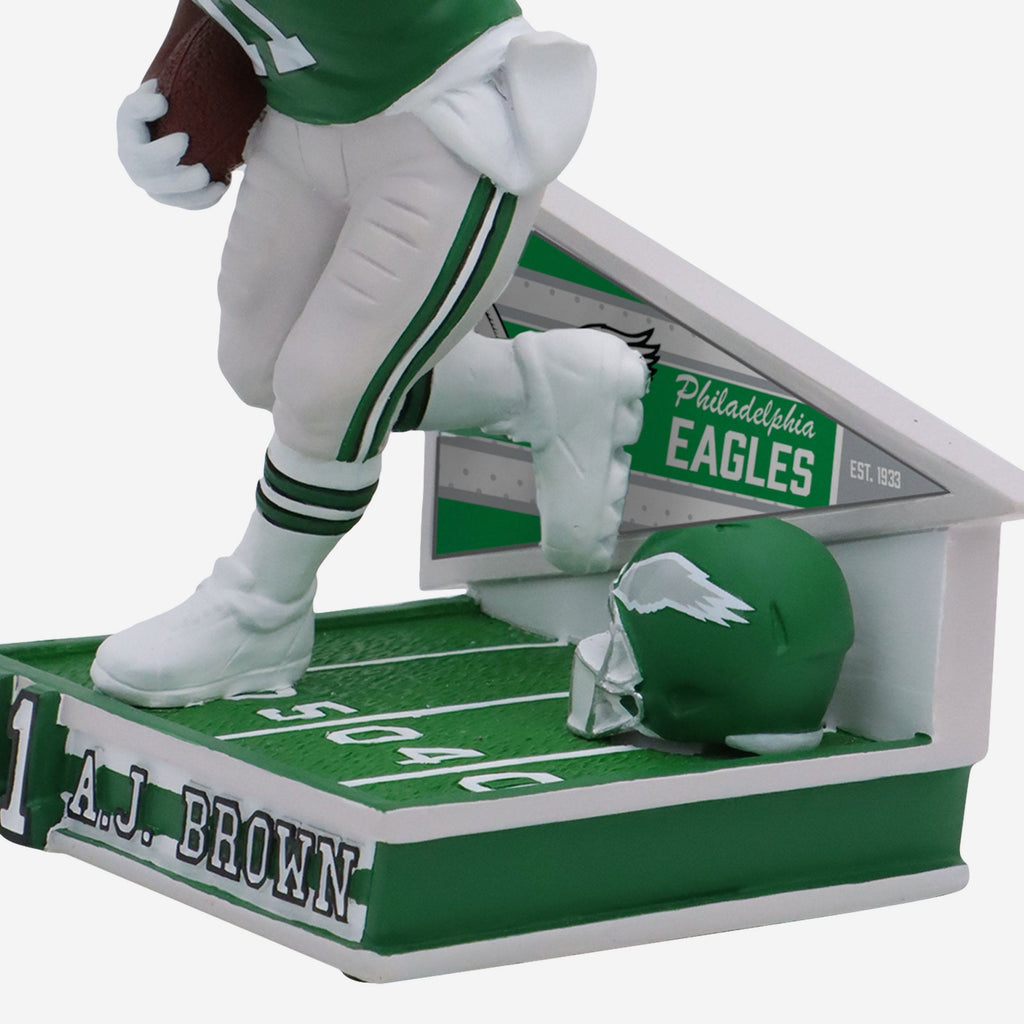 FOCO Unveils Highly Anticipated Philadelphia Eagles Kelly Green Mini  Bighead Bobblehead Collection - Philadelphia Sports Nation