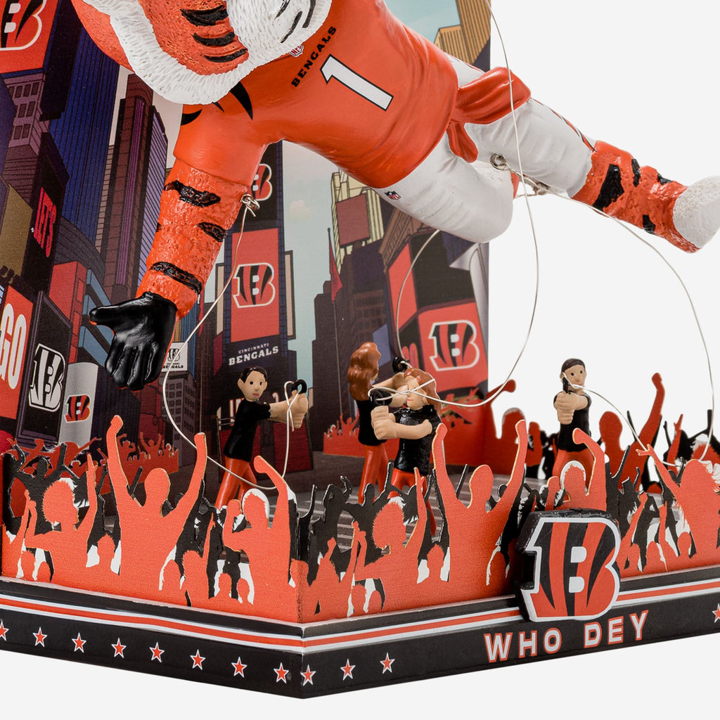 Cincinnati Bengals Snow Dey Who Dey Mini Bobblehead Scene FOCO