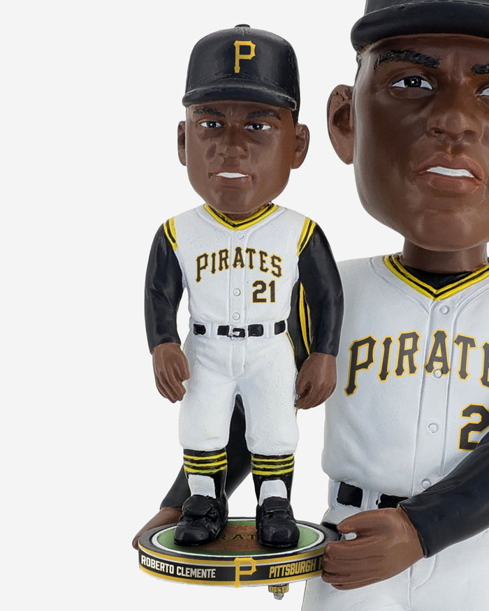 Roberto Clemente Pittsburgh Pirates Bobble Dubblz Bobblehead FOCO - FOCO.com