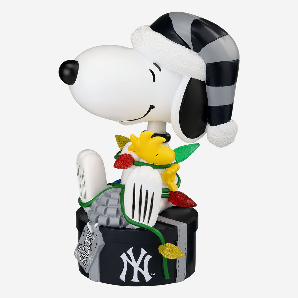 New York Yankees Snoopy & Woodstock Peanuts Christmas Light Up Bobblehead FOCO - FOCO.com