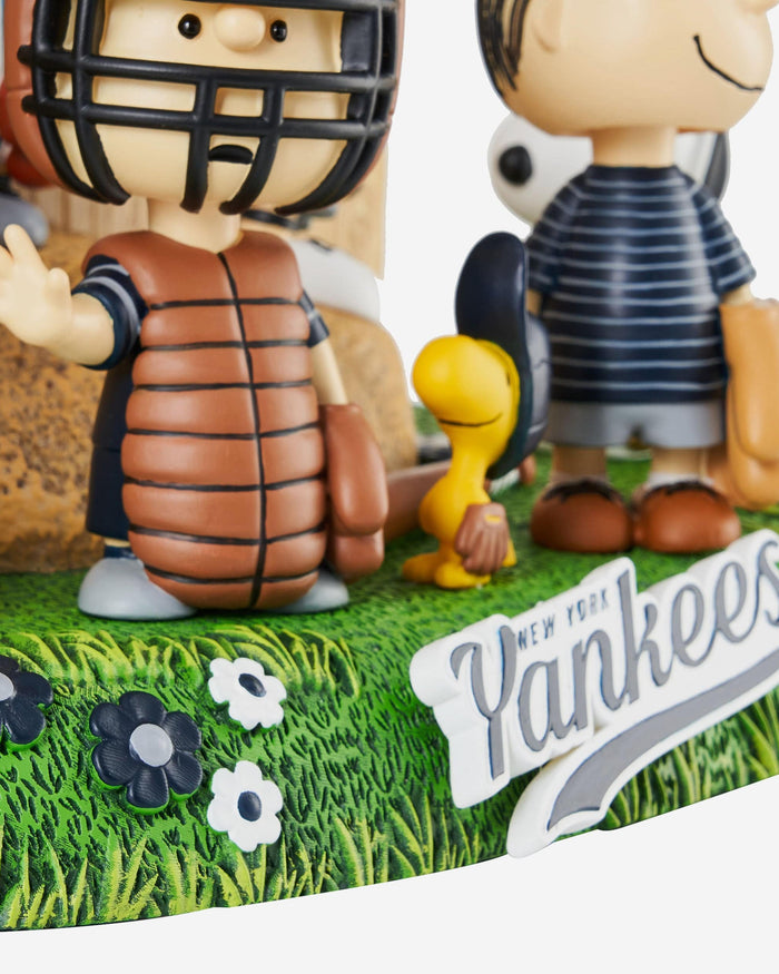 New York Yankees Peanuts Gang Baseball Field Mini Bobblehead Scene FOCO - FOCO.com