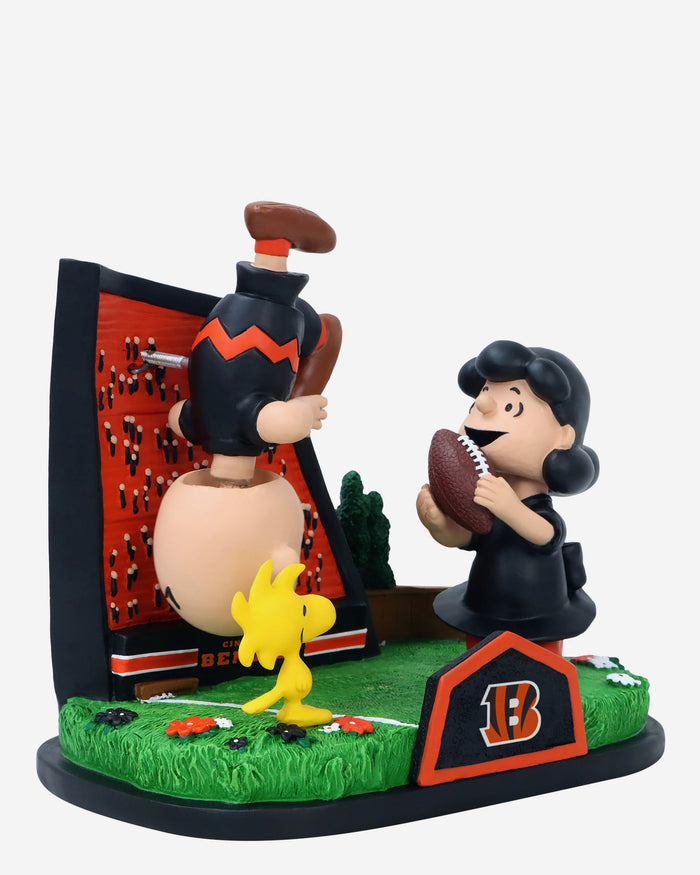 Cincinnati Bengals Peanuts Football Kickoff Mini Bobblehead Scene FOCO - FOCO.com