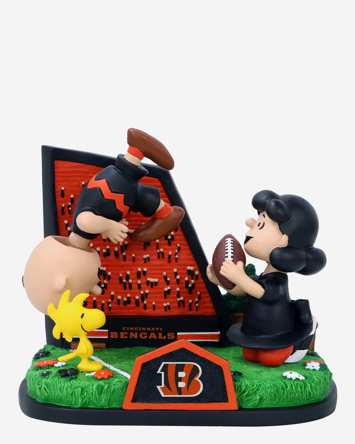 Cincinnati Bengals Peanuts Football Kickoff Mini Bobblehead Scene FOCO - FOCO.com