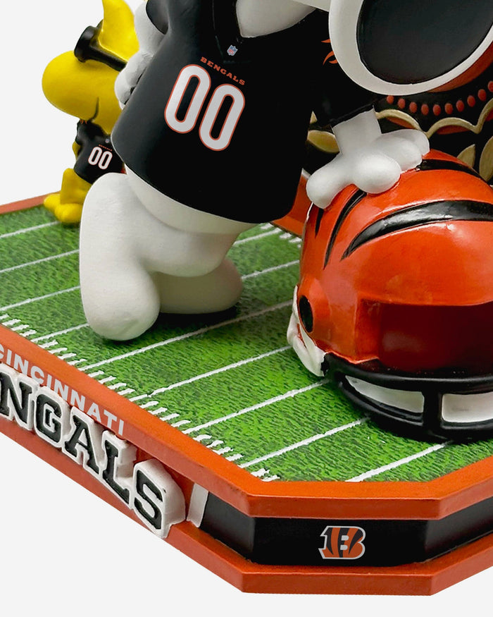 Cincinnati Bengals Snoopy & Woodstock Joe Cool Peanuts Dual Bobblehead FOCO - FOCO.com