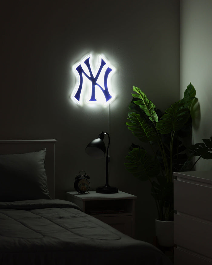 New York Yankees LED Neon Light Up Team Logo Sign FOCO - FOCO.com