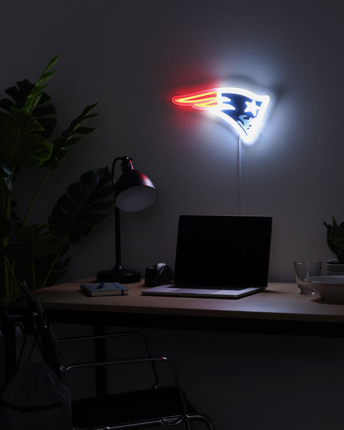 New England Patriots LED Neon Light Up Team Logo Sign FOCO - FOCO.com