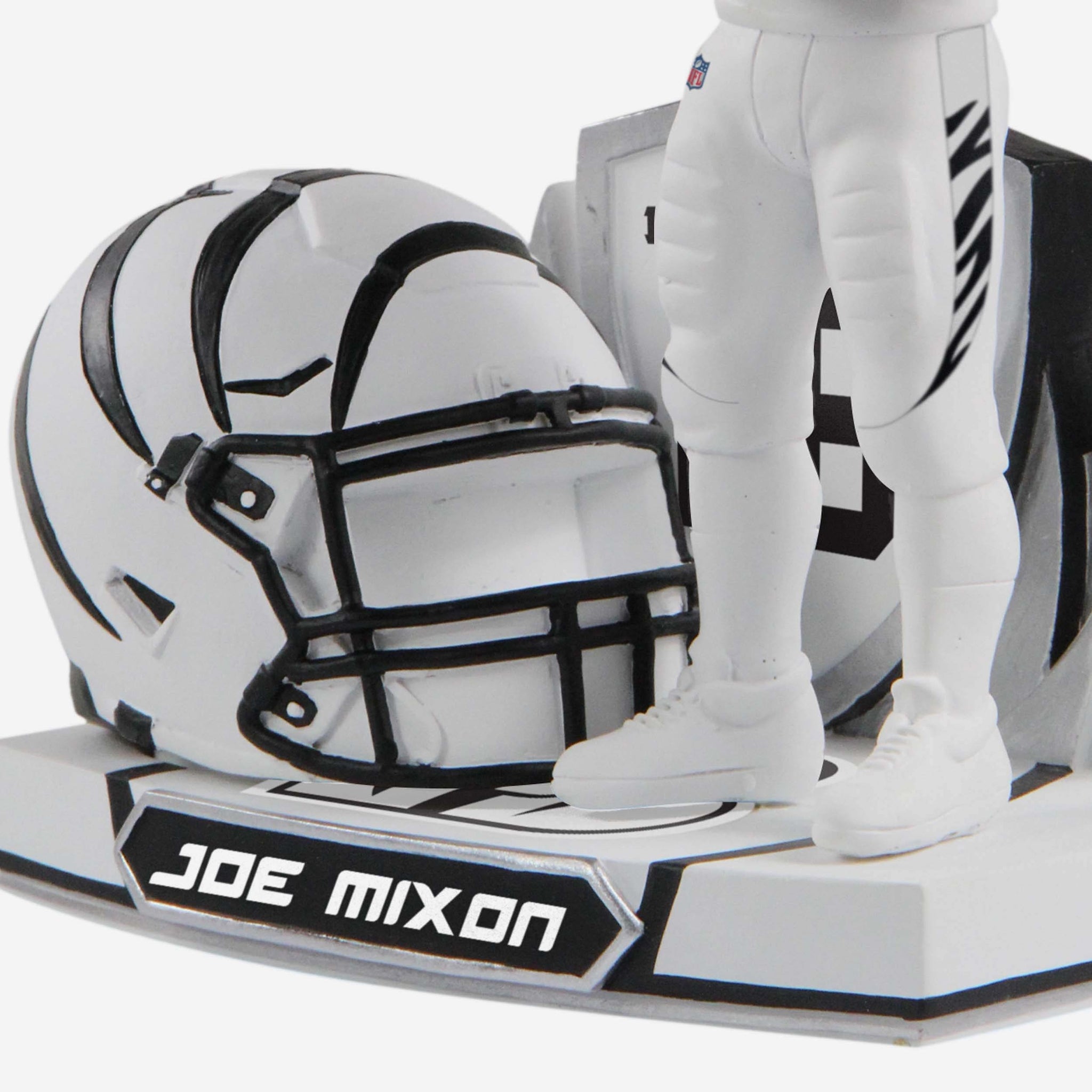 Joe Mixon Cincinnati Bengals 2022 Alternate Helmet Bobblehead FOCO