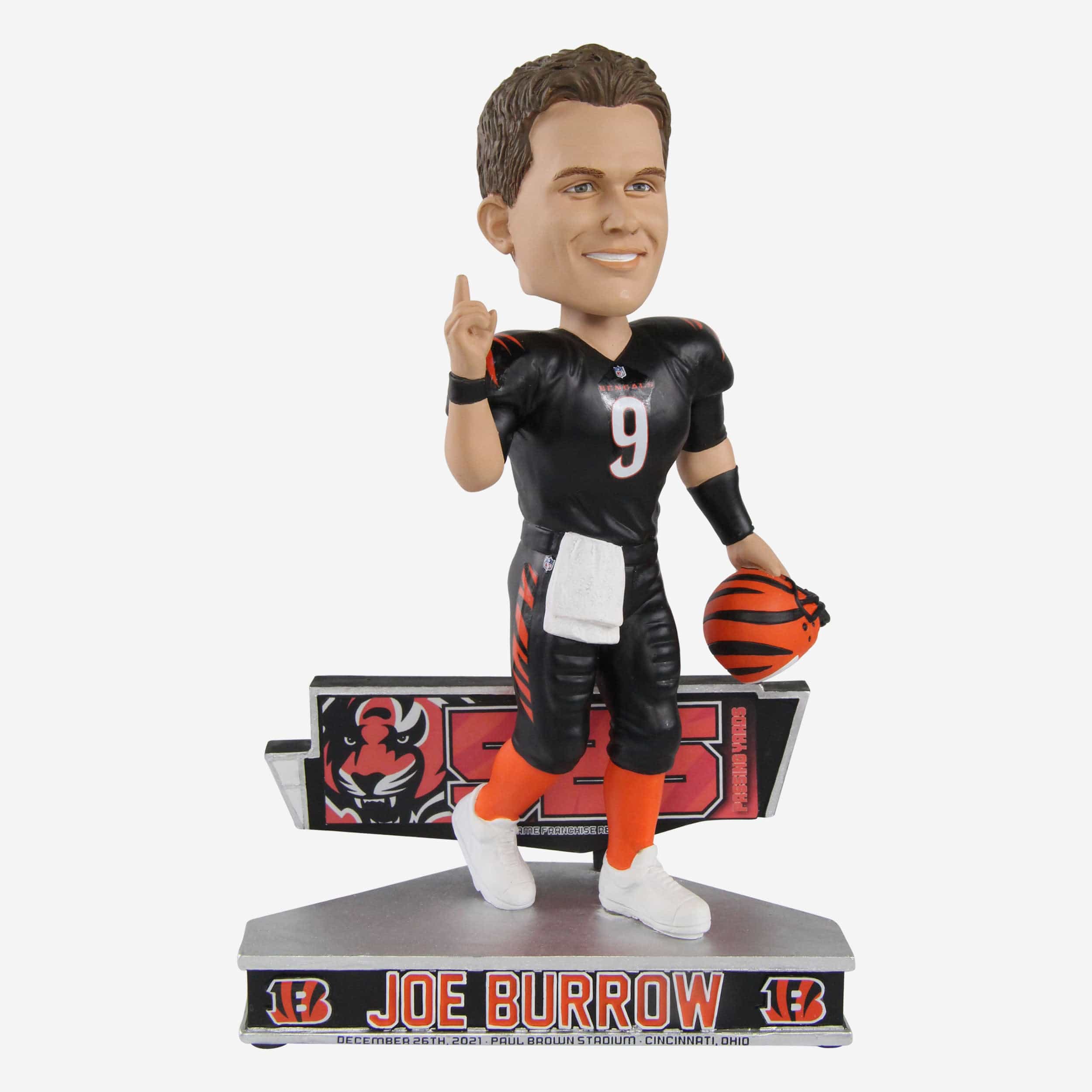 Team Football Bengals Pop Figure Joe Burrow Player Bunded woth Mad Lids Cap  Blind Bag + Protective Case & American Trading Cards 4 Items