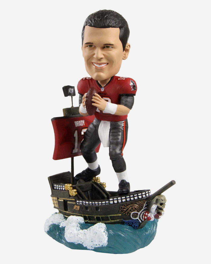 Tom Brady Tampa Bay Buccaneers Pirate Ship Bobblehead FOCO - FOCO.com