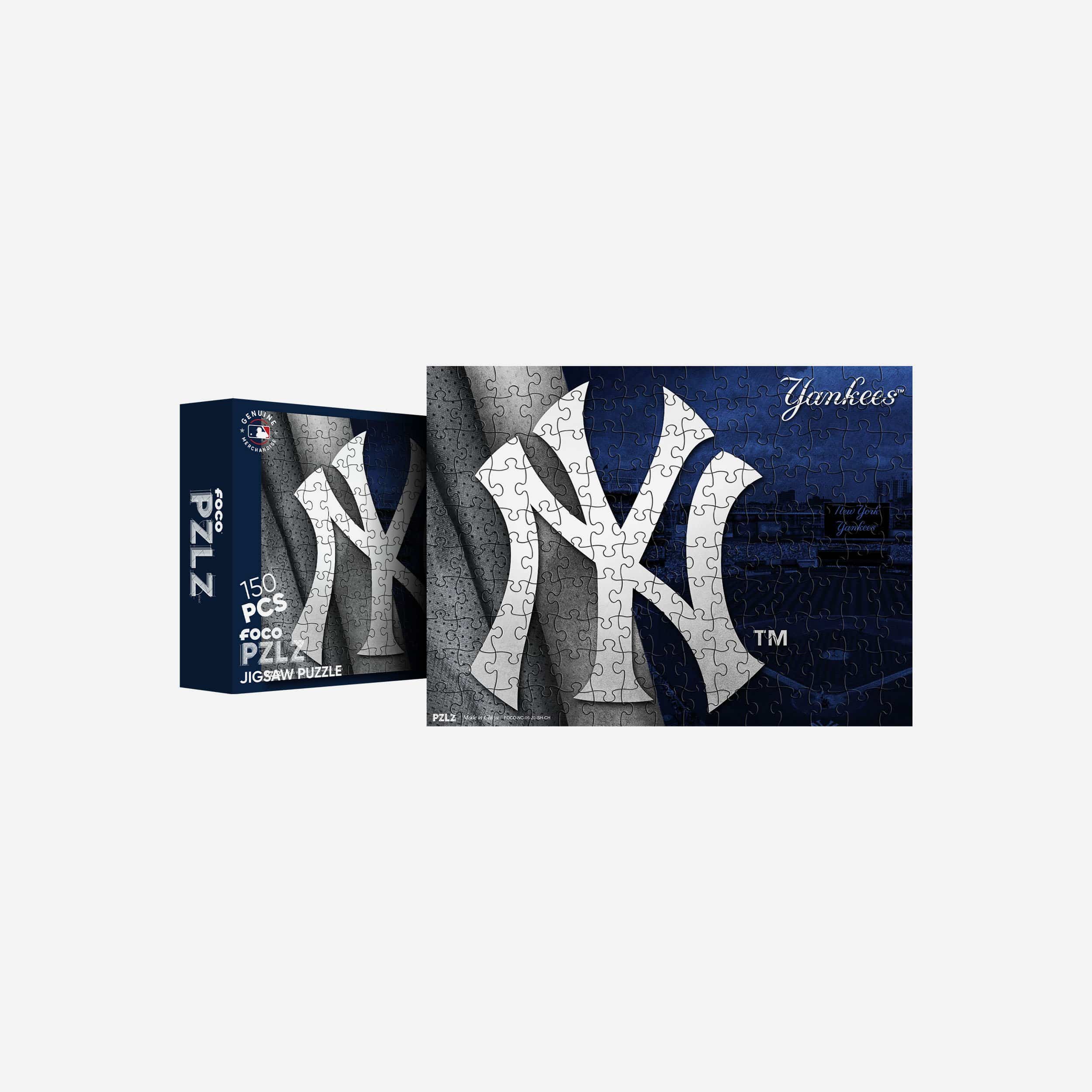 New York Yankees Sneaker Ornament FOCO