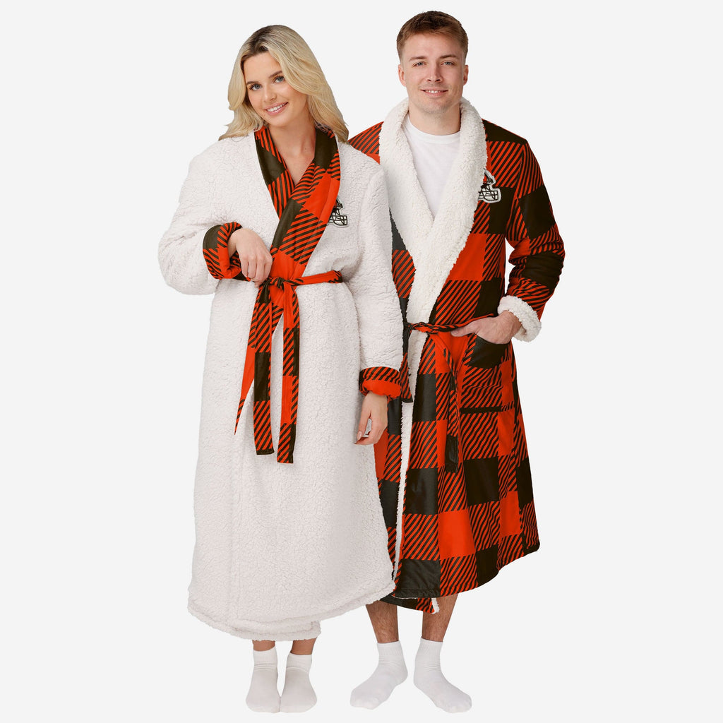 Cleveland Browns Lounge Life Reversible Robe FOCO S/M - FOCO.com